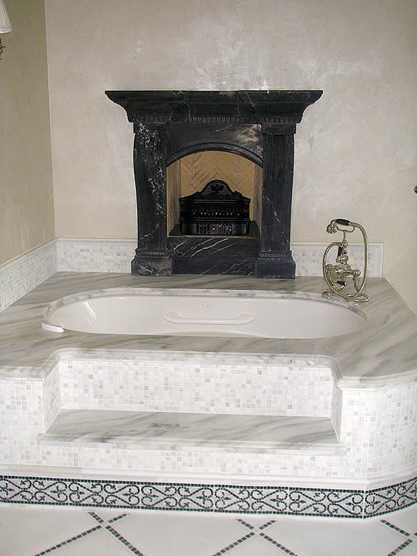 Jacuzzi with fireplace